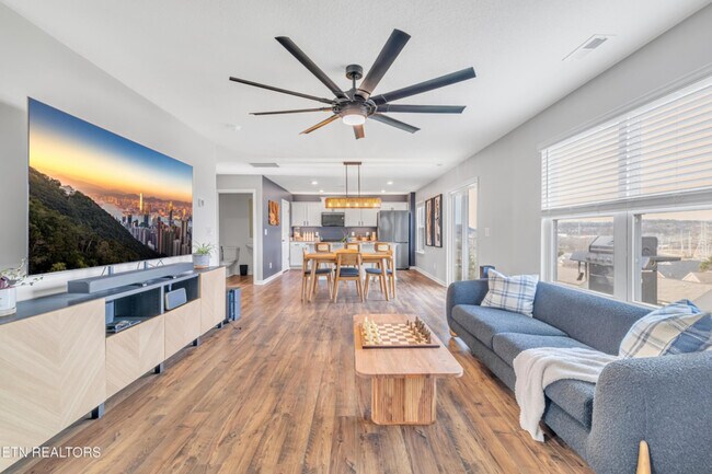 Foto del edificio - 2132 Glen Creek Rd