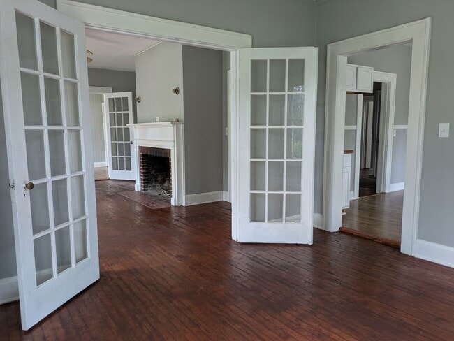 Building Photo - 4 Bedroom 2 bathroom home with bonus room