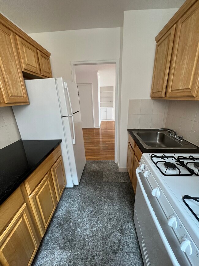 6400 Saunders St Unit 5, Rego Park, NY 11374 Condo for Rent in Rego