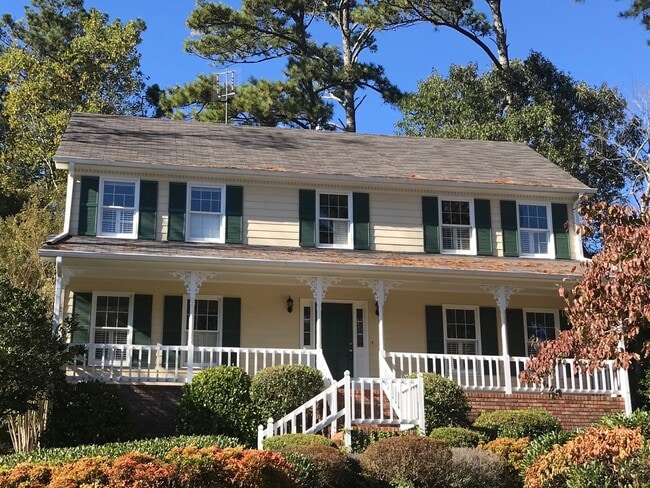 Building Photo - Great 4 Bedroom 2.5 Bath home in East Cobb...