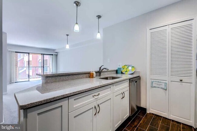 Foto del edificio - 1029 N Stuart St