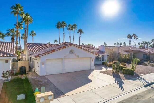 Foto del edificio - Hovely Estates Long term unfurnished