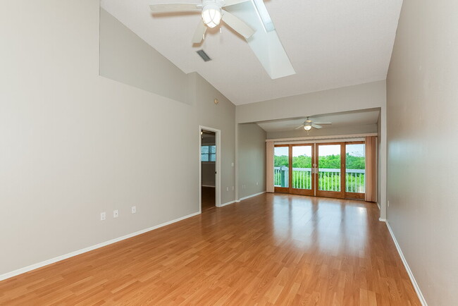 Building Photo - 825 Waterside Ln