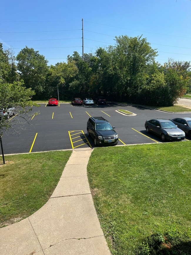Building Photo - Immaculate Updated 1 Bedroom with 1 Bath