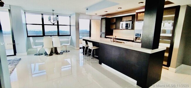 Foto del edificio - 2555 Collins Ave