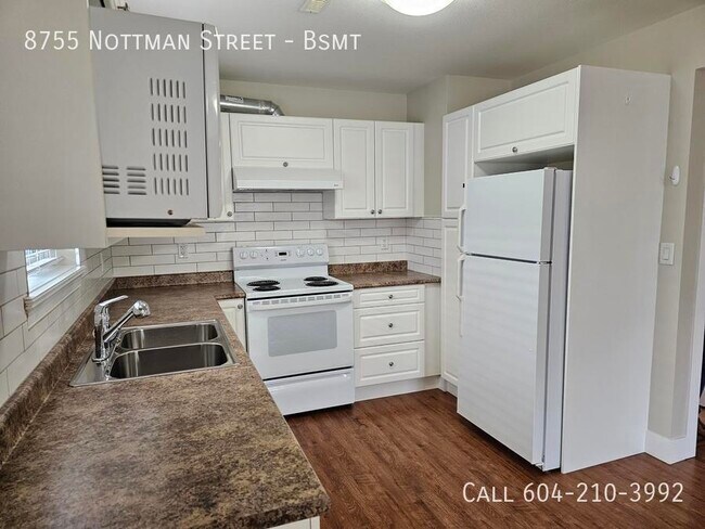 Photo du bâtiment - Spacious Above Ground Suite + Office