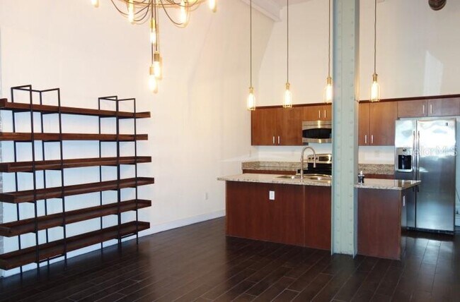 Building Photo - 1501 W Horatio St