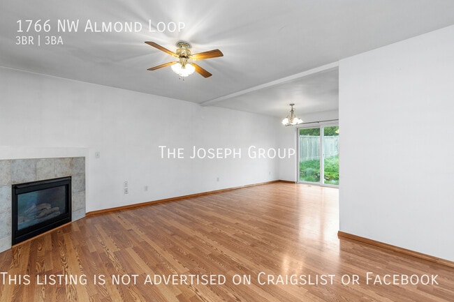 Building Photo - Spacious 3BD/2.5BA Home in Oak Harbor