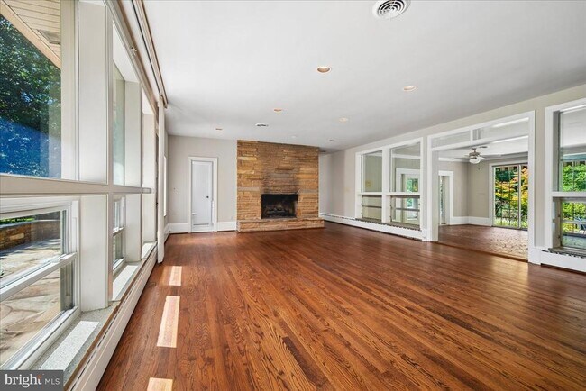 Foto del edificio - 8106 W Boulevard Dr