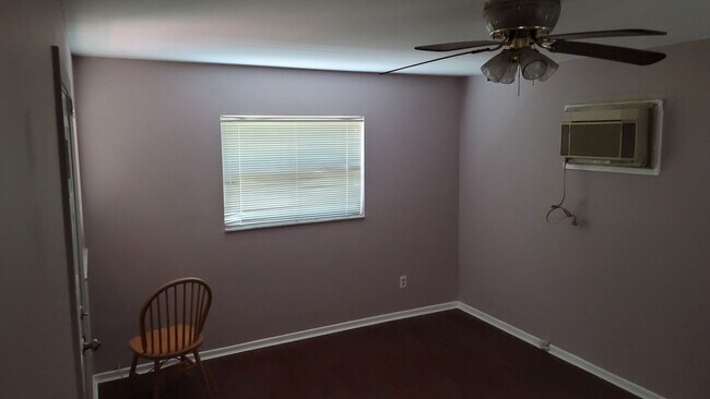 Foto del edificio - 4 Bedroom, 2 bath in Orlando. Fenced in ya...