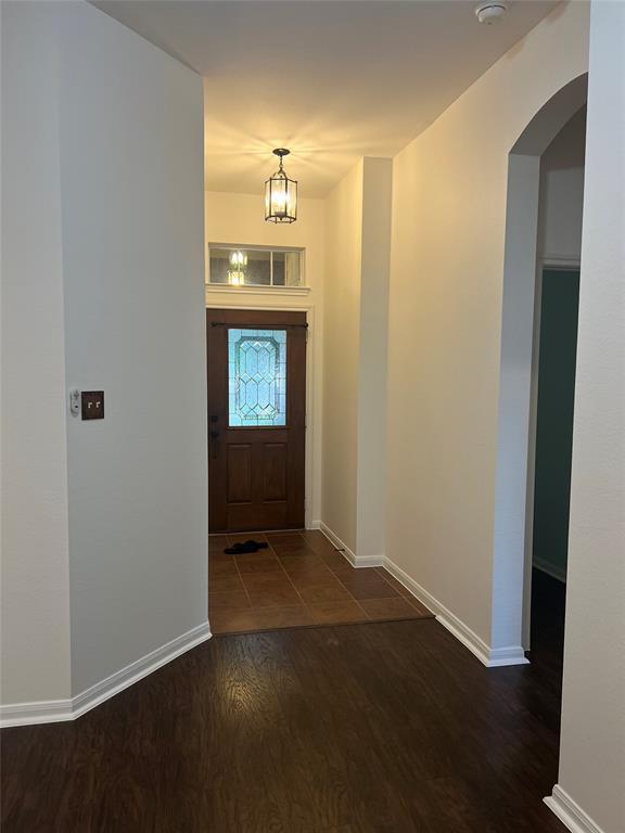 Building Photo - 600 Spanish Oak Terrace