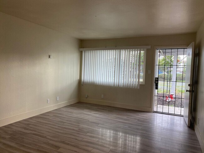 Building Photo - 25871-73 Huntwood Ave (LO)