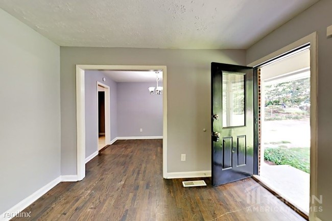 Building Photo - 4956 Sweet Valley Rd SW
