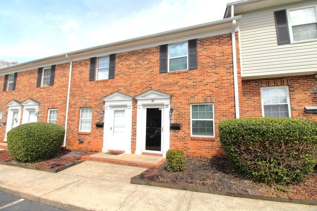 Renovated 2 bedroom Townhome in Belmont! - Renovated 2 bedroom Townhome in Belmont!