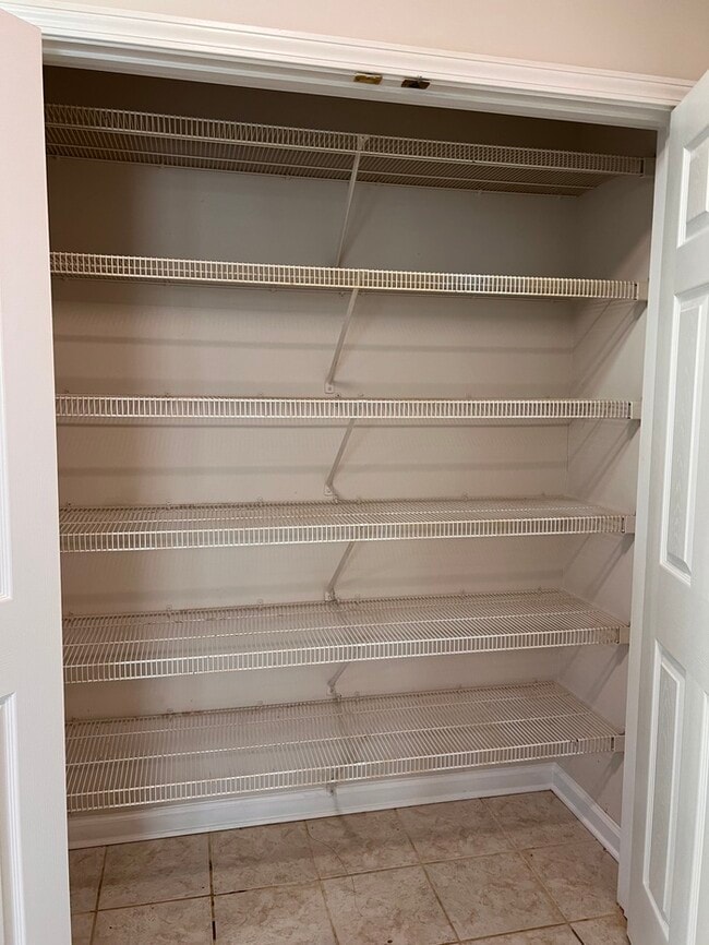 Building Photo - 9117 Belaire St