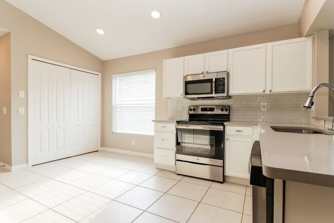 Foto del edificio - 4819 Glenburne Dr