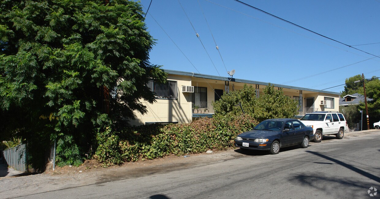 Building Photo - 10255 Samoa Ave