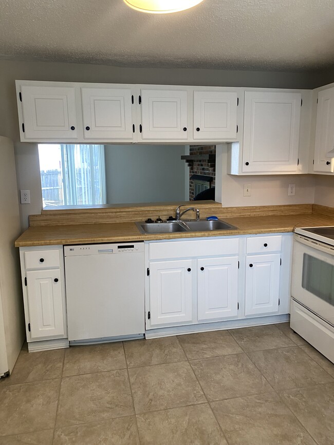 Foto del edificio - 7942 Clovertree Ct