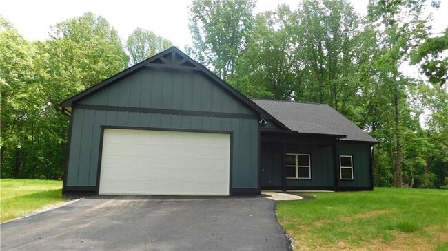 Building Photo - 738 Leonard Pruitt Rd