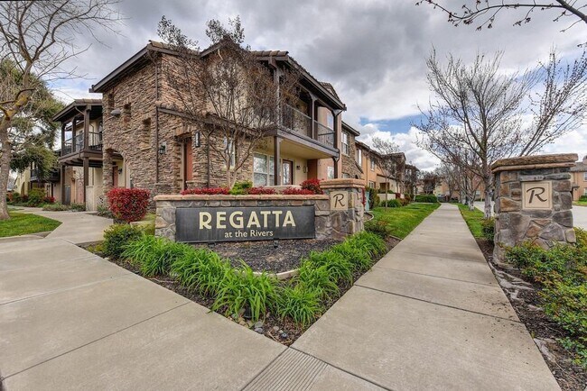 Building Photo - 425 Regatta Ln