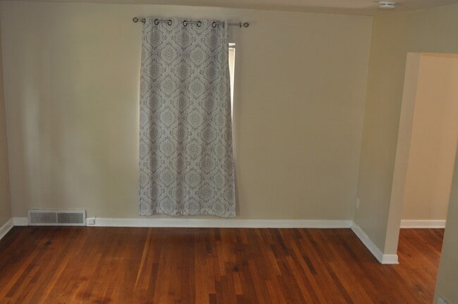 Living Room - 396 Anawanda Ave