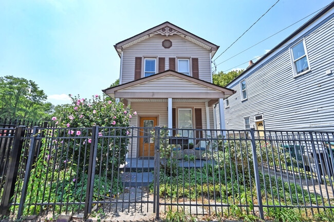 Building Photo - 3737 Eastern Ave