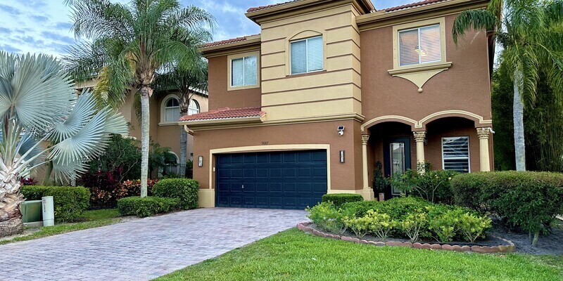 Foto principal - 9687 Springlake Cir