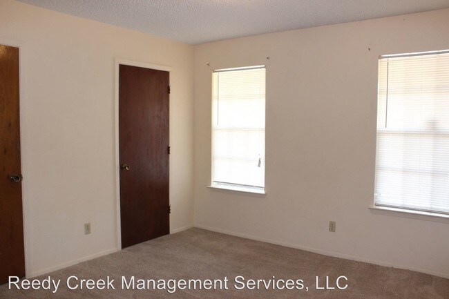 Building Photo - 2 br, 1 bath House - 2032 Oakwood Court