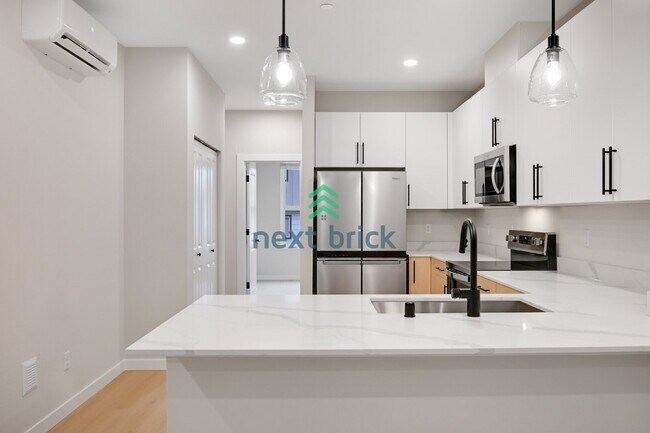 Foto del edificio - Spacious 3-Bedroom Townhouse Retreat with 3 Full Baths in Bothell - 1,551 Sq. Ft. of Modern Comfort!