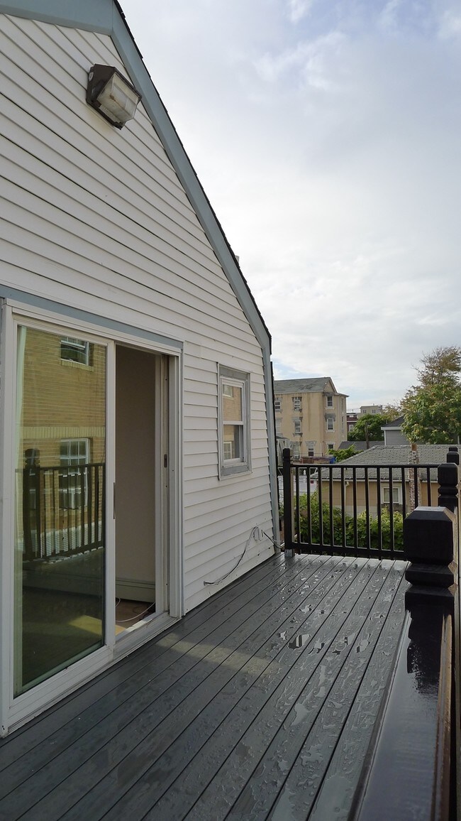 Building Photo - 167 Beach 90th St