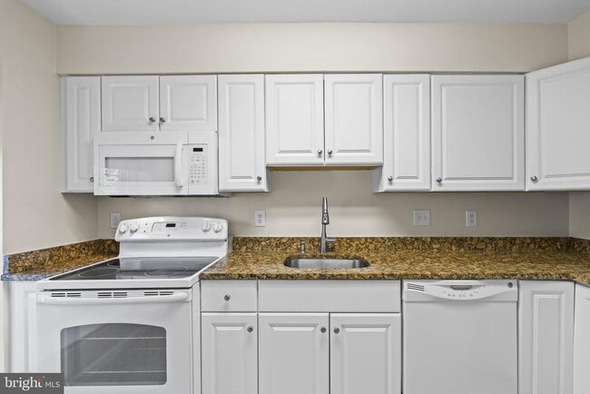 Foto del edificio - 786 N Vermont St