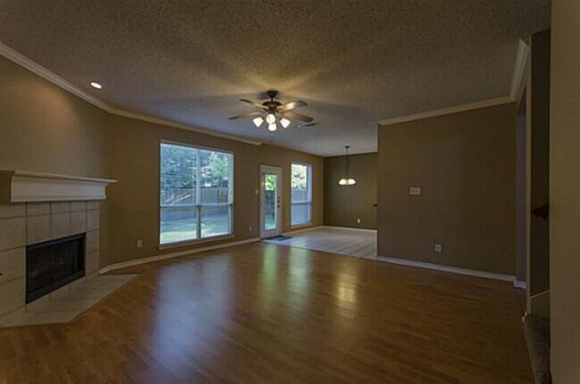 Foto del edificio - Elegant home with wooden floors, Ceramic tiles. Solar Panels will reduce your monthly electricity...