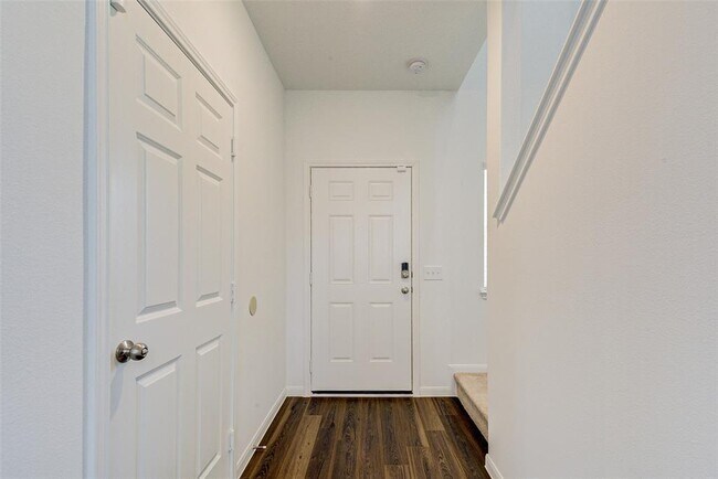 Building Photo - 7313 Madison Cmns Ln