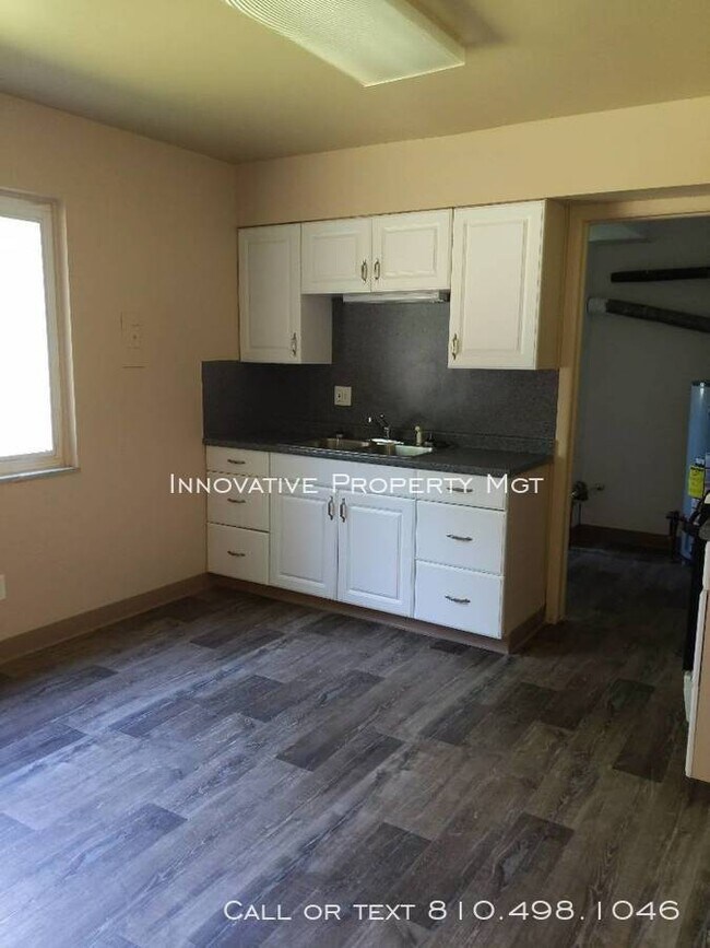 Foto del edificio - 2 bedroom, 1 bath duplex in Fenton.