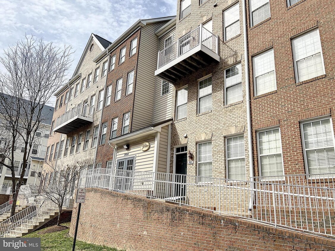 2664 Manhattan Plz Unit 305, Vienna, VA 22180 Condo for Rent in