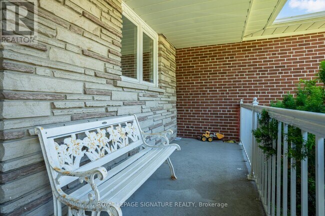 Photo du bâtiment - 141 Oakmeadow Blvd