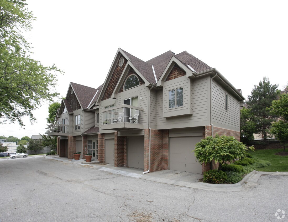 Indian Hills Village Apartments Omaha, NE