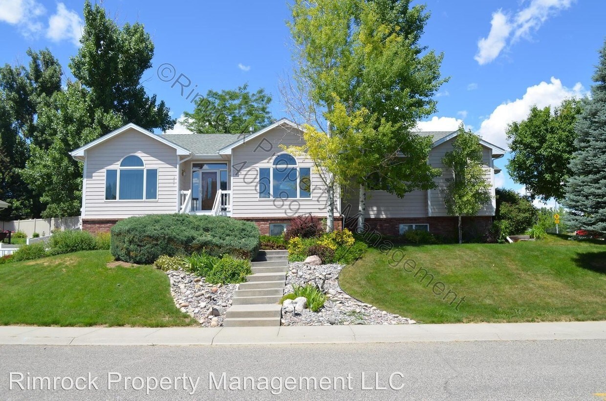 Primary Photo - 305 Camel Pl