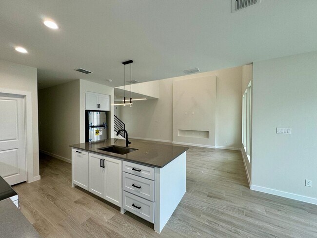 Building Photo - 7511 Cresta Bella St