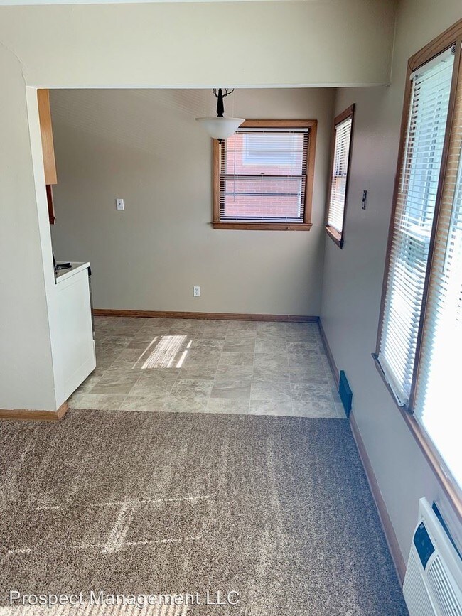 Building Photo - 2 br, 1 bath Apartment - 2190 S 93rd Street