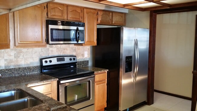 Building Photo - 3410 Eisenhower Dr