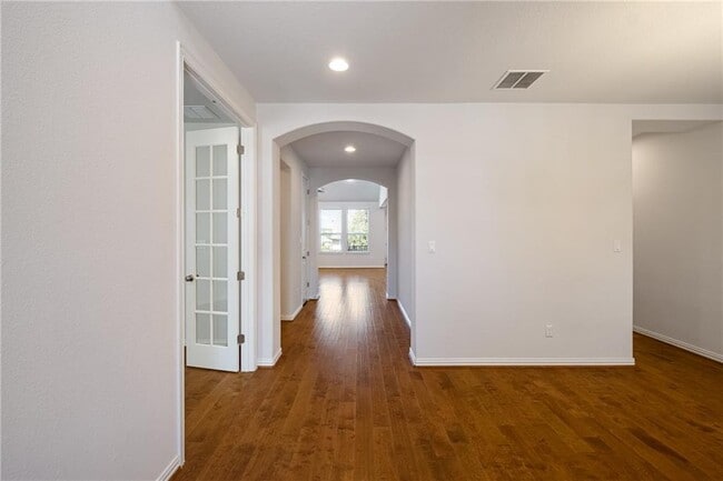 Building Photo - 16115 Golden Top Dr
