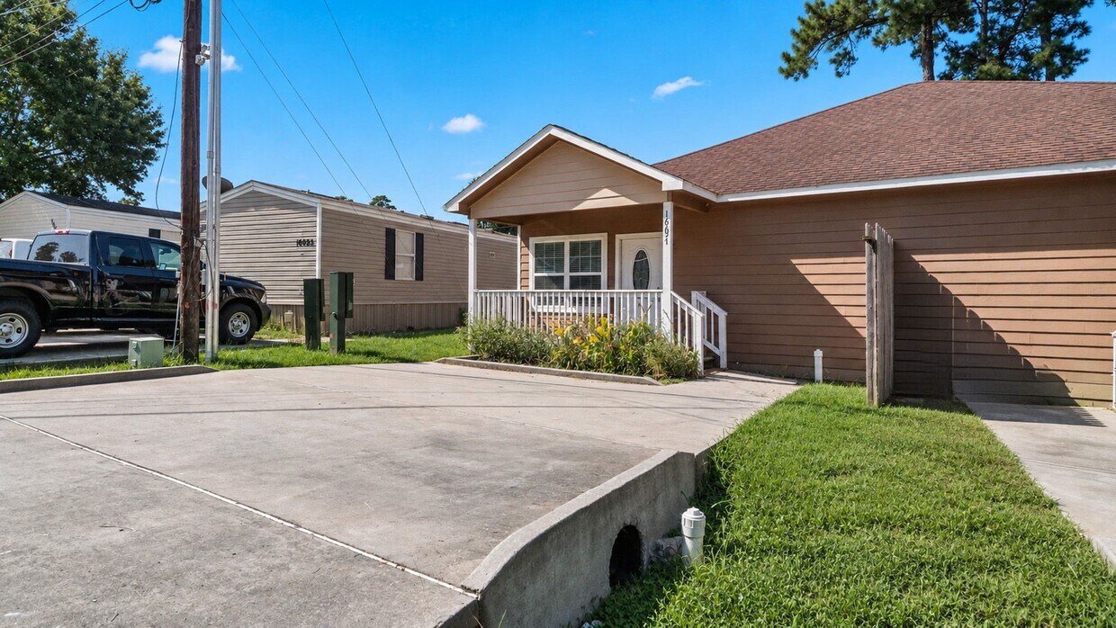 Building Photo - 16697 E Forrestal St