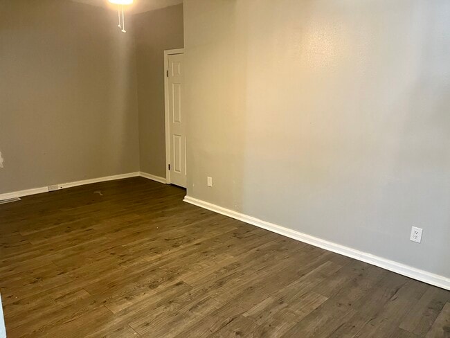 Foto del edificio - 7529 Roslyn St