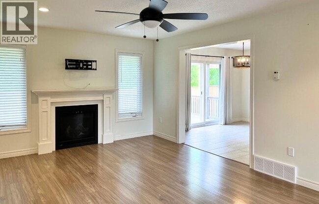 Building Photo - 250 Meadowlark Ln