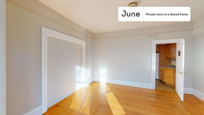 Foto del edificio - Room in Shared 6 bed/2 bath home