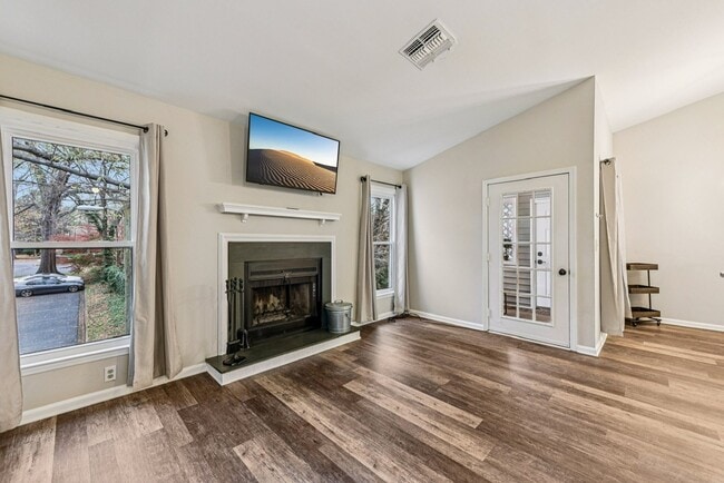 Building Photo - 430 Queens Rd