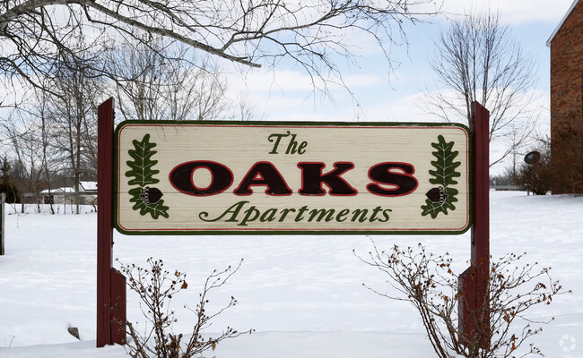 Building Photo - The Oaks Apartments