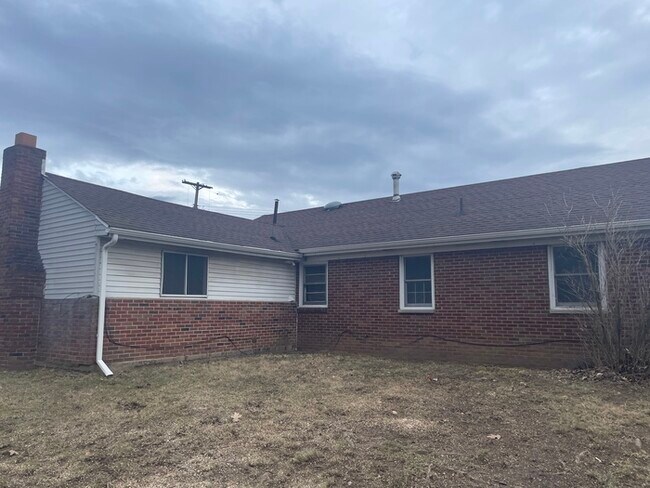Building Photo - This home will be your Huckleberry in Hope...