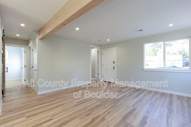 Building Photo - 712 S Roosevelt Ave